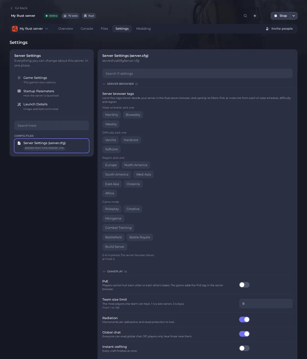 صفحة إعدادات الخادم (server.cfg) مع وسوم المتصفح وخيارات اللعب