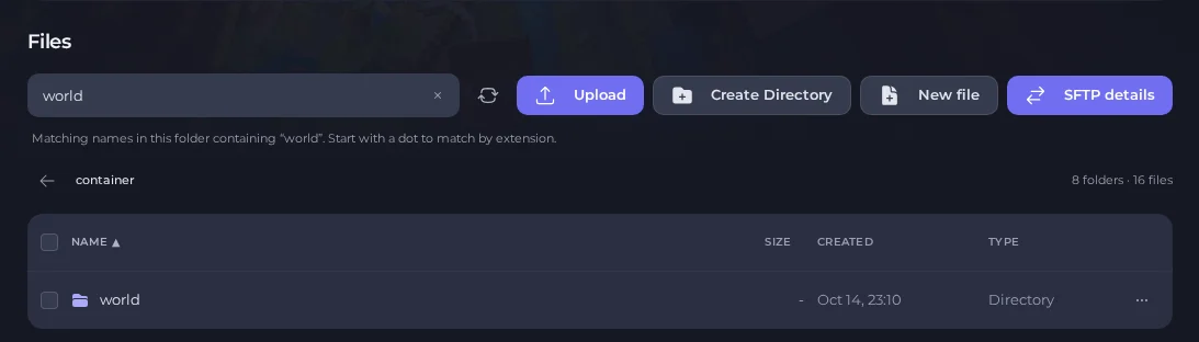 مدير ملفات PlayNHost، مع زر الرفع ومجلد عالم